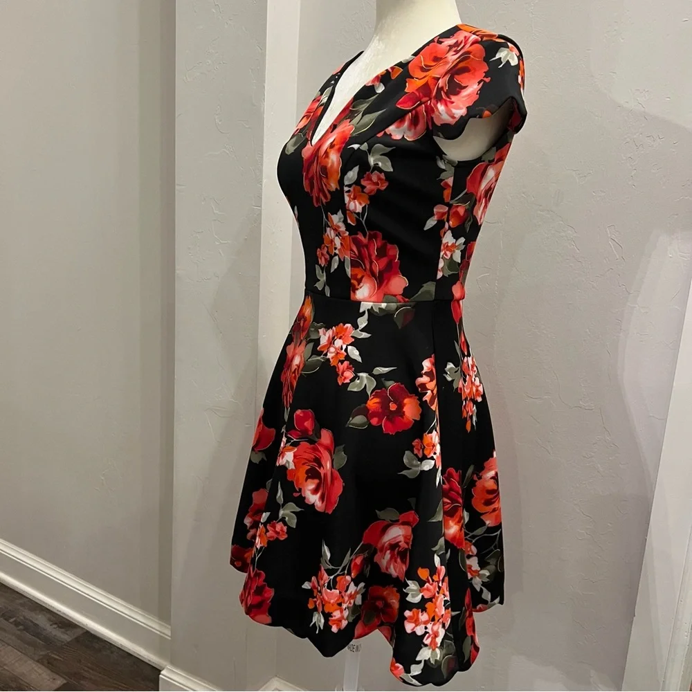 Jodi Kristopher Fit & Flare Dress Juniors Size 1 Red Black Floral - Picture 2 of 4